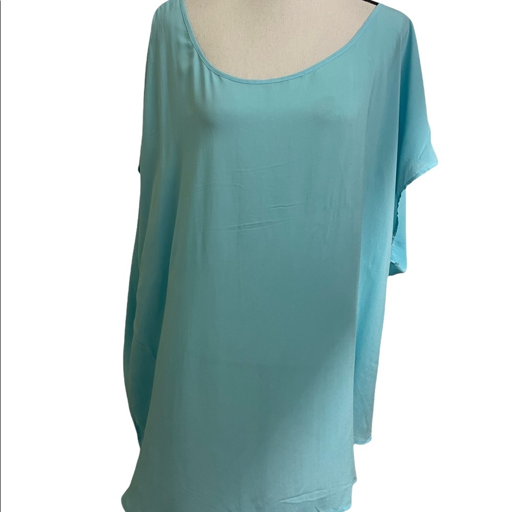 Torrid Womens light blue sleeveless cutout back pattern size 3X plus blouse